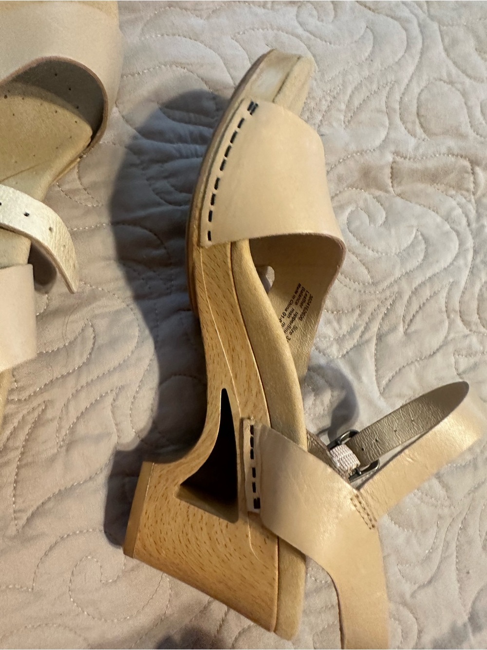 Dansko Neutral Beige Leather Sandals Excellent condition. Like new. Size 39..8.5 - Picture 5 of 6